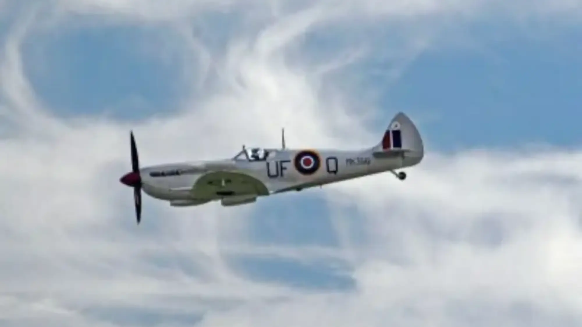 Image d'un avion dans le ciel